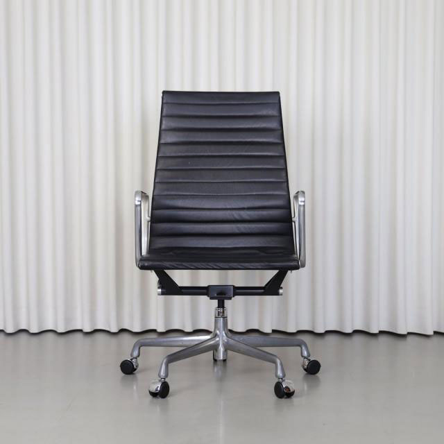 HermanMiller Eames Aluminum Group Chairsアルミナムチェア張り替え